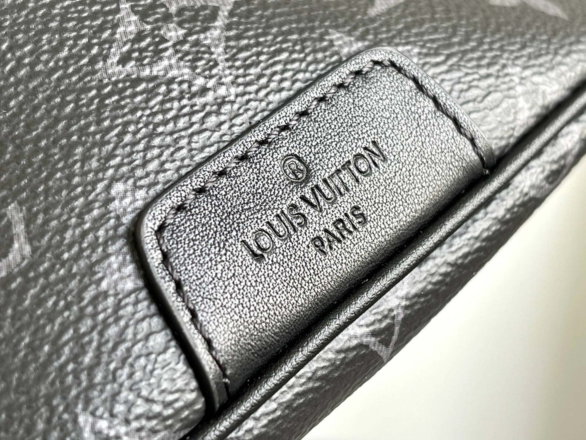 Louis Vuitton LV AAA Quality Belt Bags Sleek 3814 - Image 5