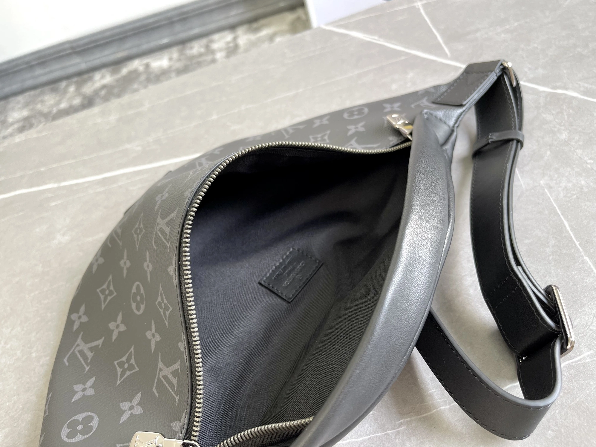 Louis Vuitton LV AAA Quality Belt Bags Sleek 3814 - Image 8