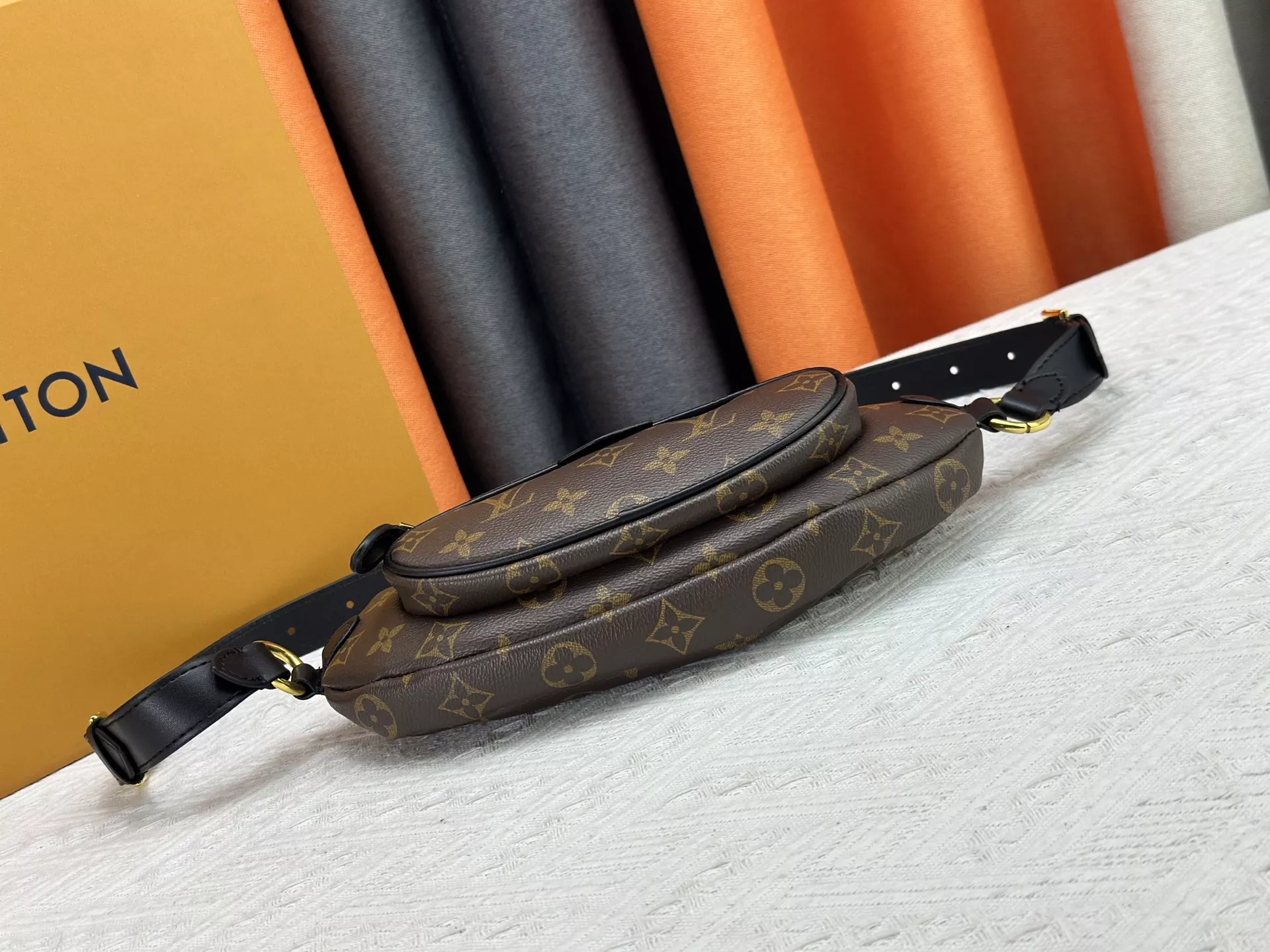 Louis Vuitton LV AAA Quality Belt Bags StreetReady 6317 - Image 3