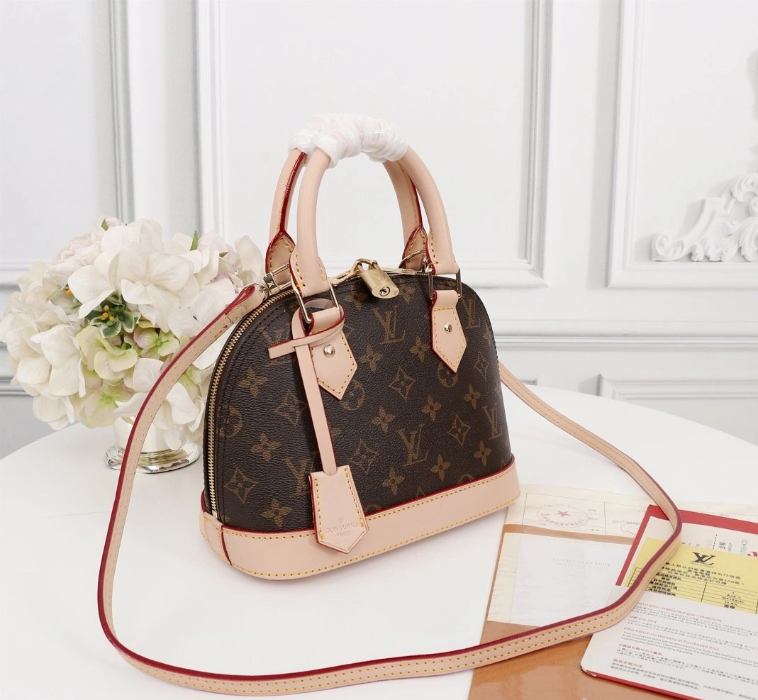Louis Vuitton LV AAA Quality Messenger Bags For Women Breathable 5712