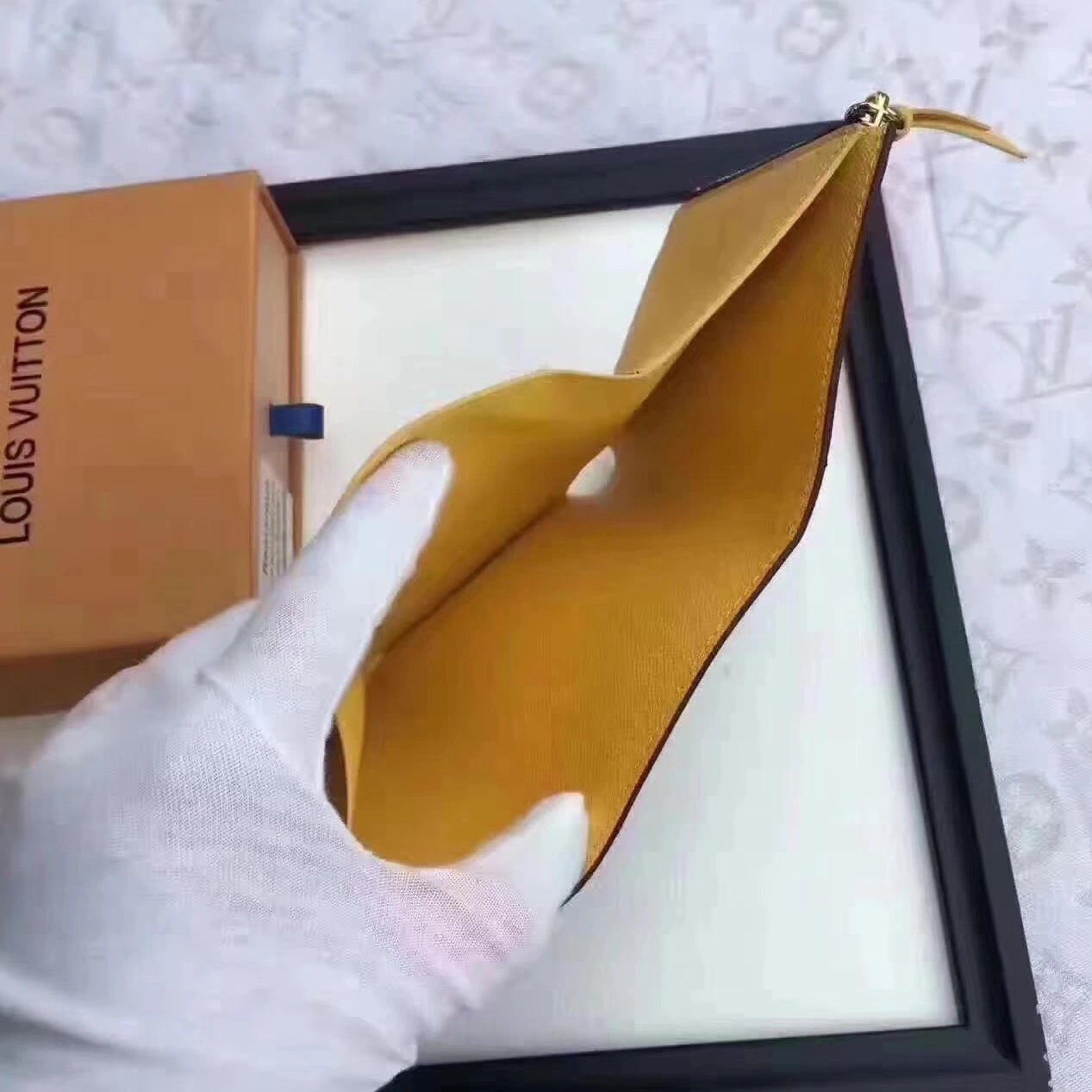 Louis Vuitton LV AAA Quality Wallets StreetReady 346 - Image 6