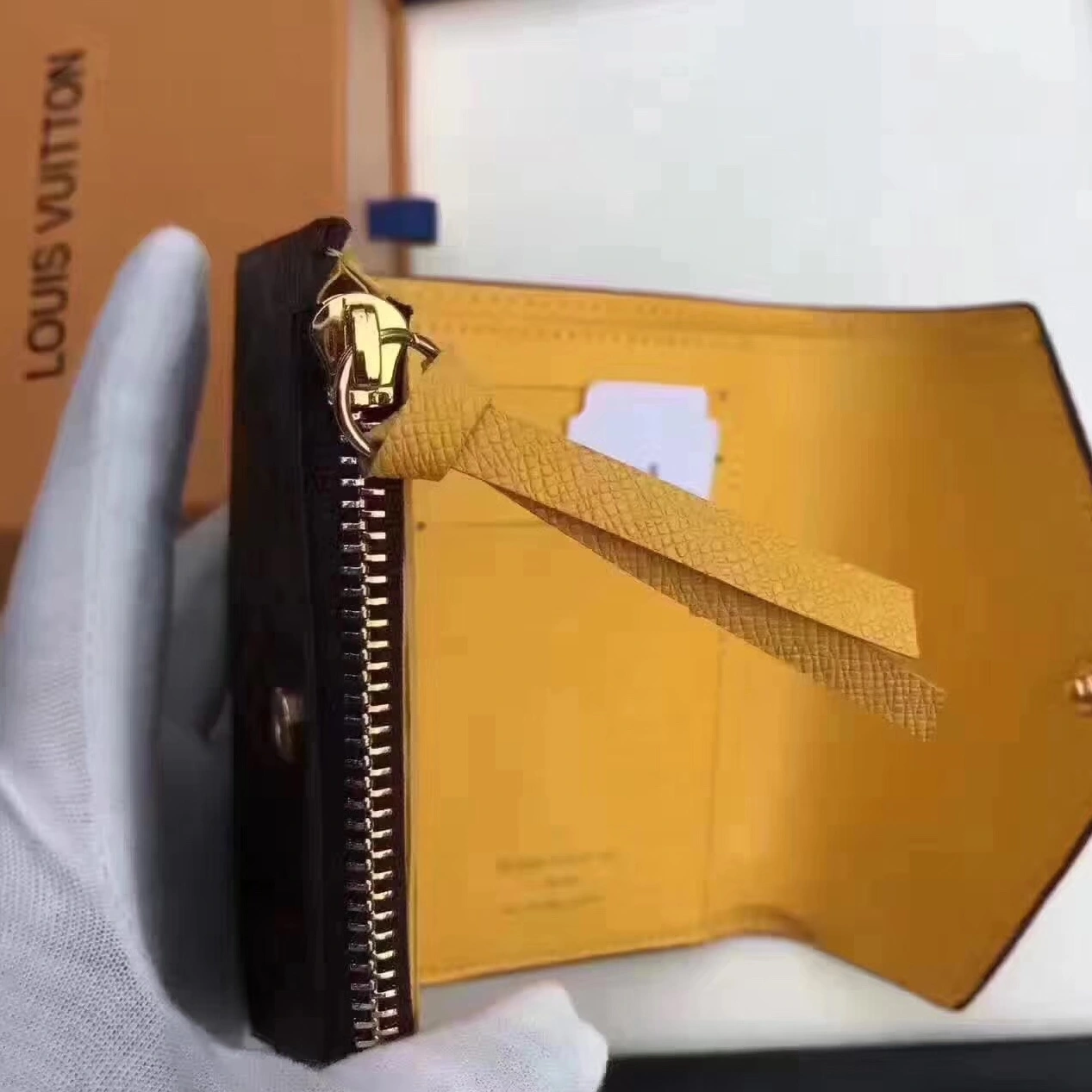 Louis Vuitton LV AAA Quality Wallets StreetReady 346 - Image 7
