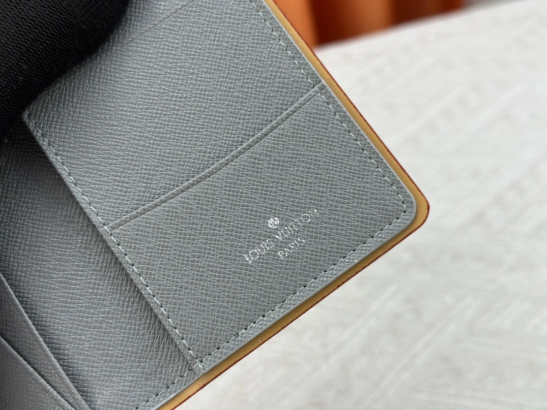 Louis Vuitton LV Card Case Bright 6514 - Image 7