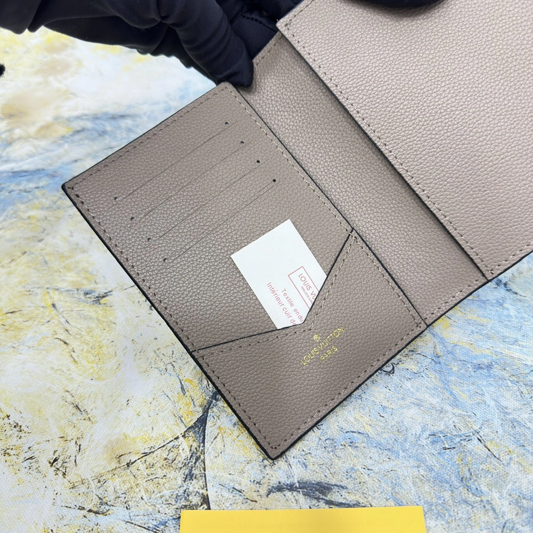 Louis Vuitton LV Card Case For Unisex Minimalist 2590 - Image 7