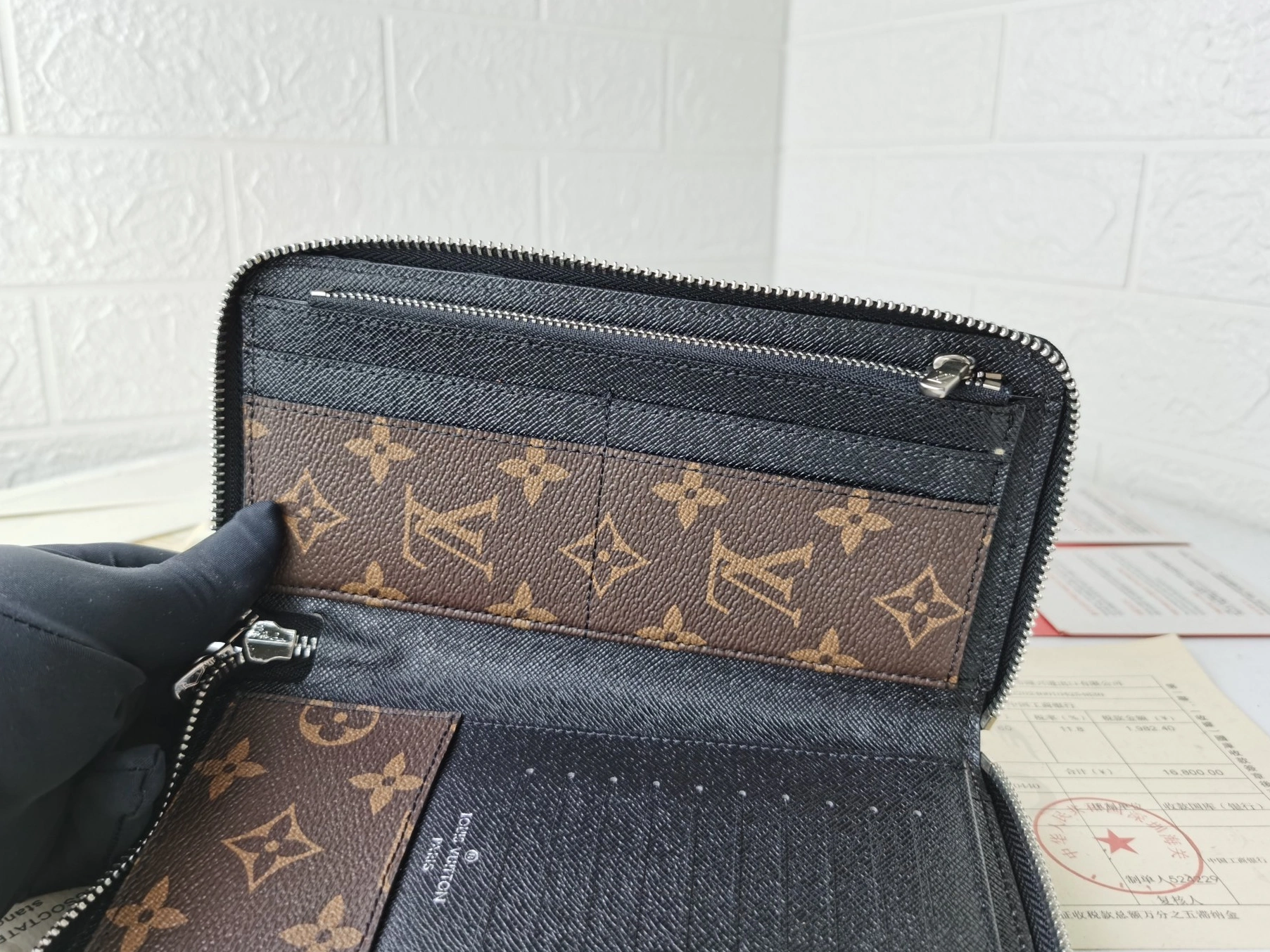 Louis Vuitton LV Card Case For Unisex Modern 8948 - Image 7