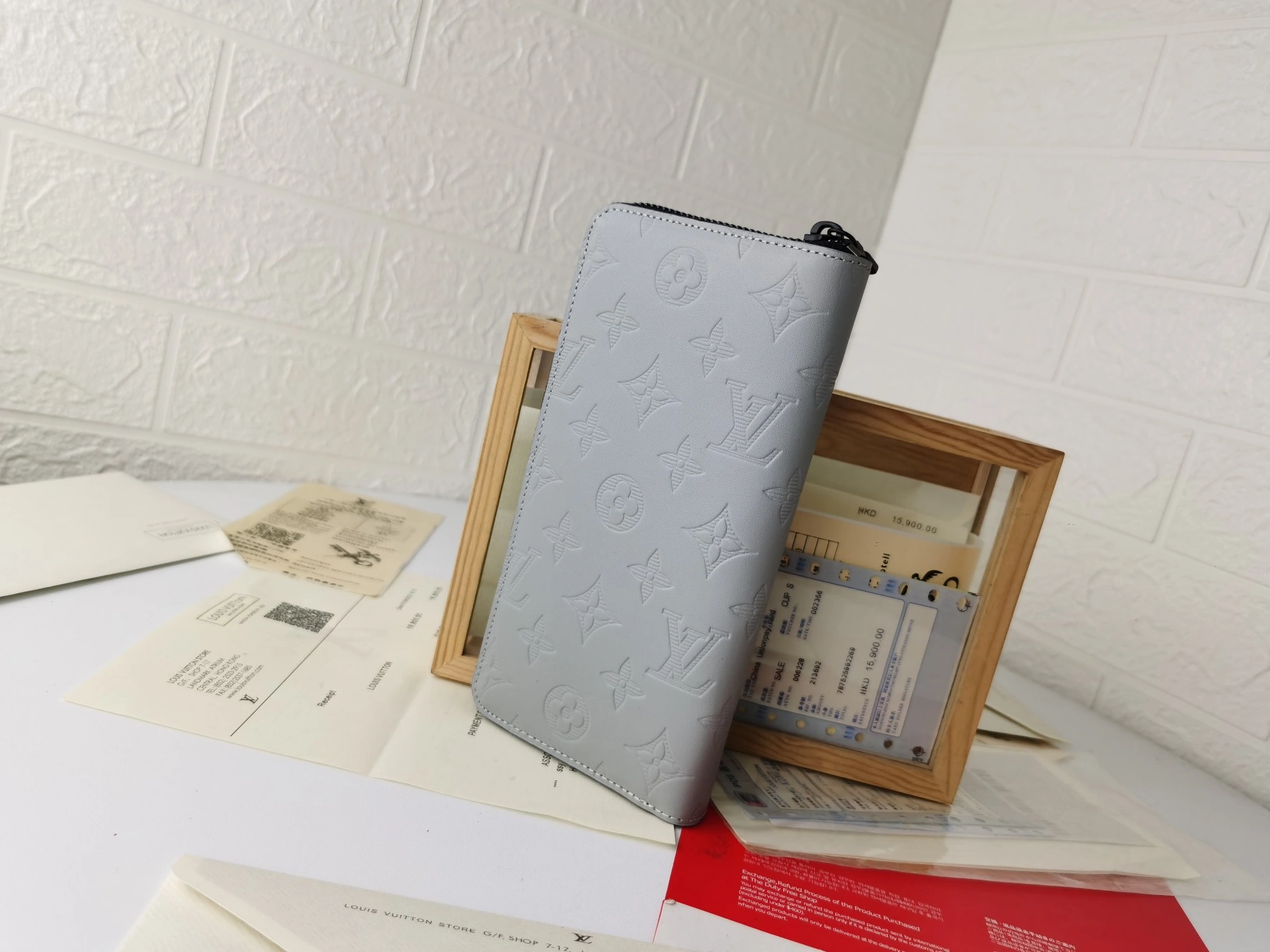 Louis Vuitton LV Card Case For Unisex Sleek 5159 - Image 3