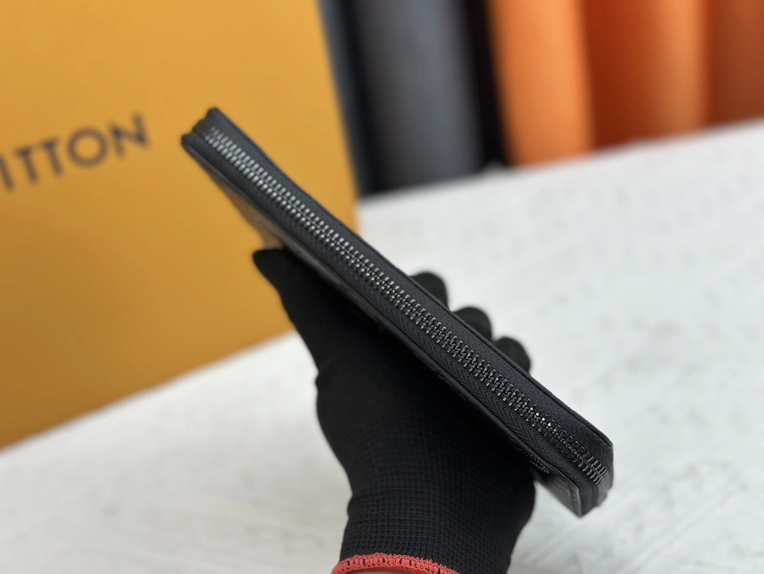 Louis Vuitton LV Card Case Functional 8810 - Image 4