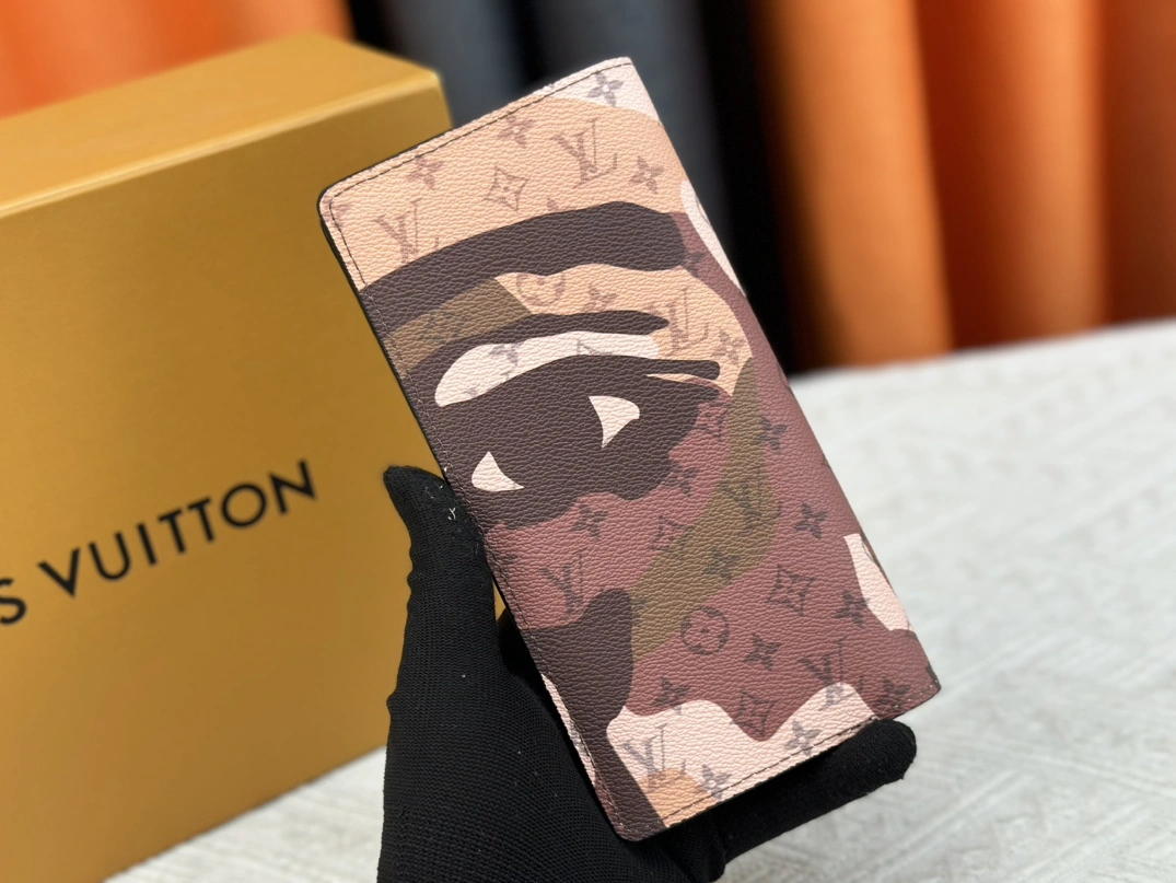 Louis Vuitton LV Card Case Reliable 2485