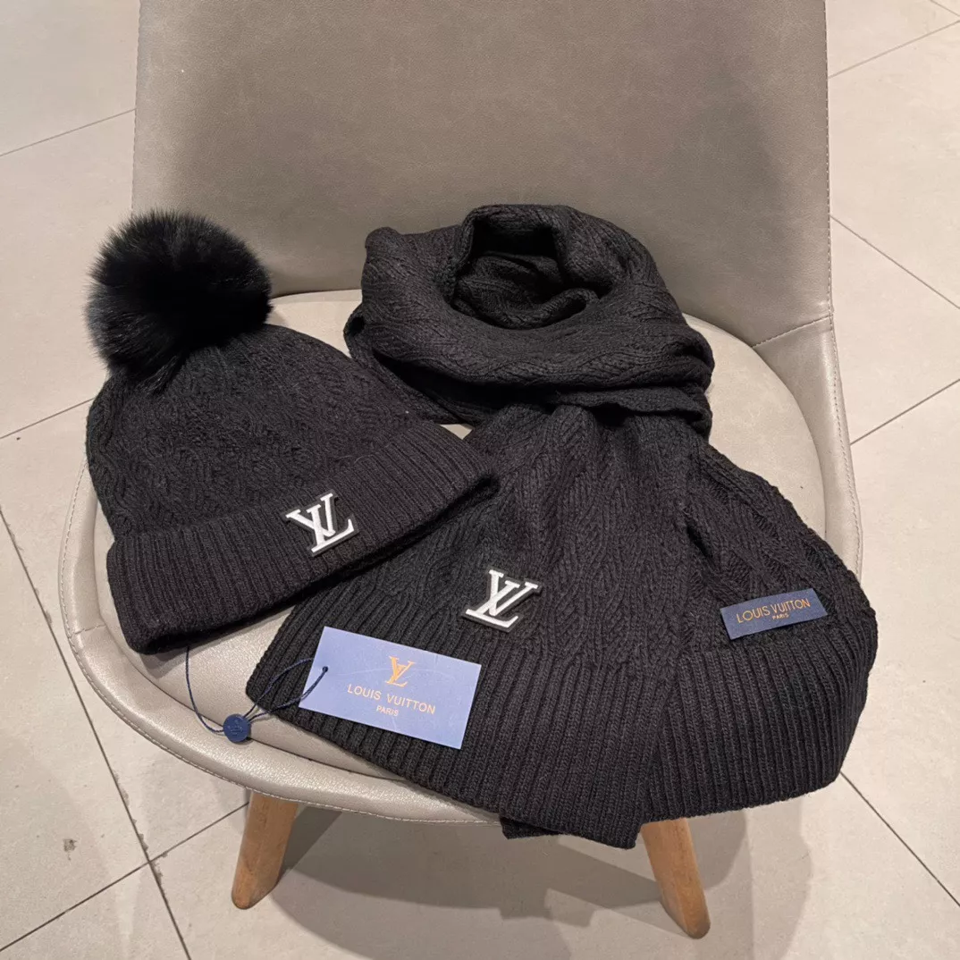 Louis Vuitton LV Hat and Scarf Set StreetReady 6895