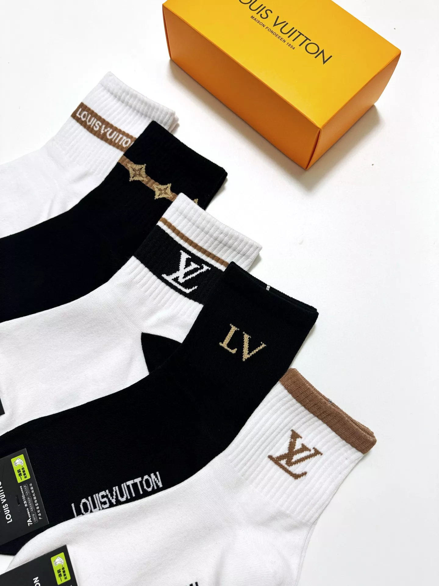 Louis Vuitton LV Socks EasyMatch 4335 - Image 3