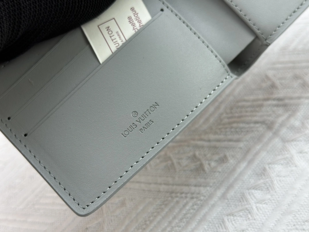 Louis Vuitton LV Wallets Bold 3284 - Image 8