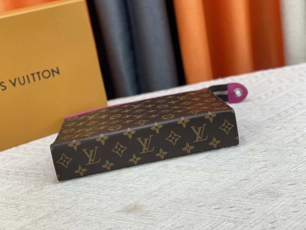 Louis Vuitton LV Wallets For Unisex AllSeason 857 - Image 5