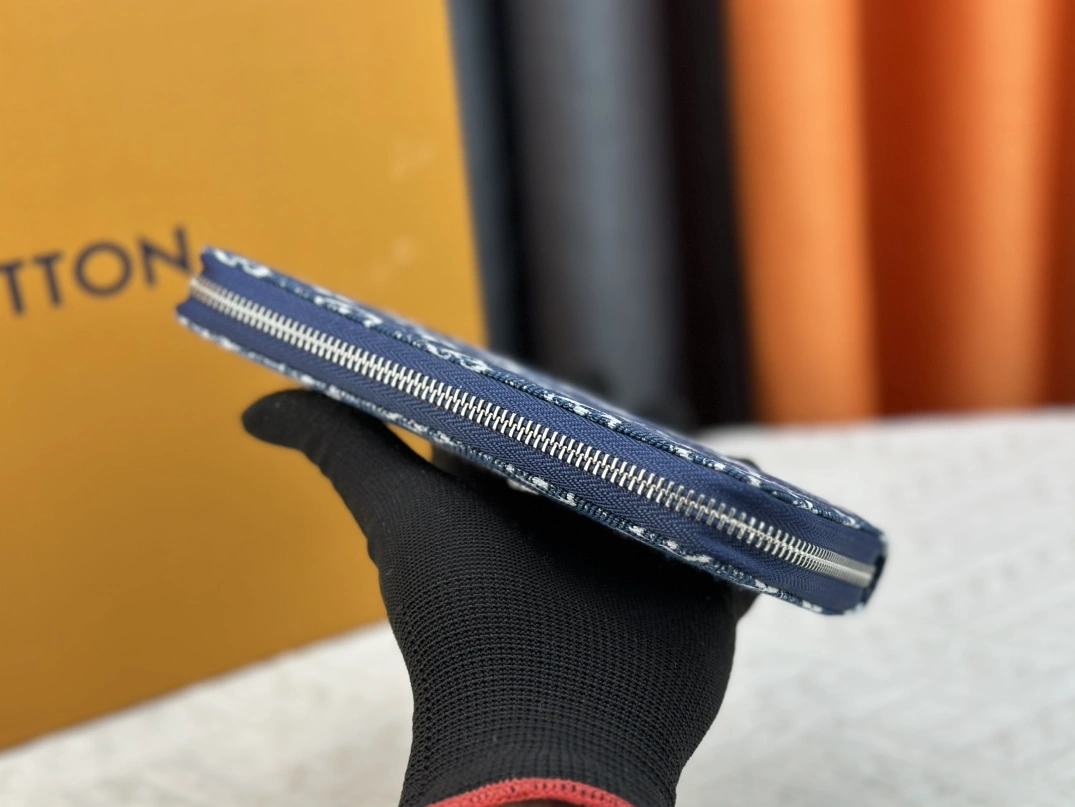 Louis Vuitton LV Wallets For Women Breathable 6631 - Image 3