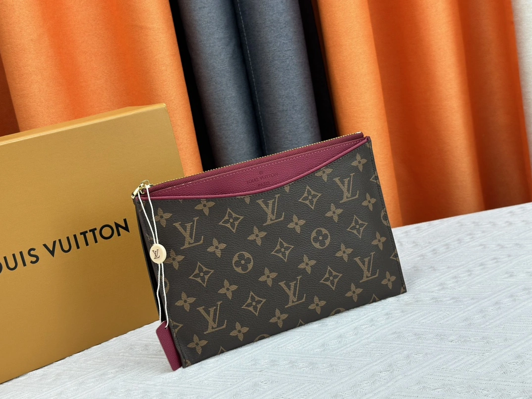 Louis Vuitton LV Wallets In Burgundy Versatile 3805
