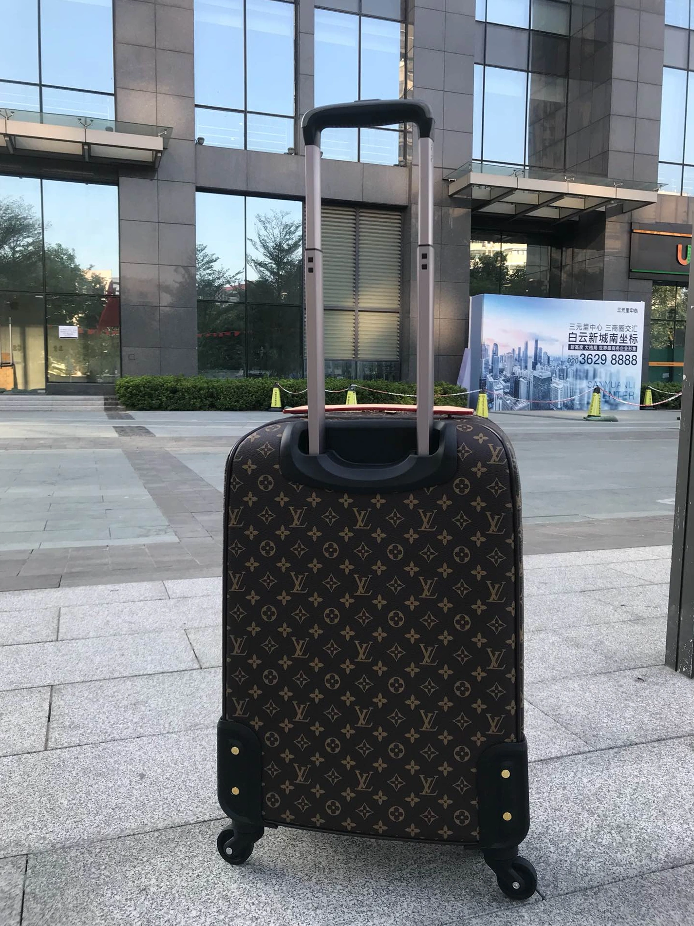 Louis Vuitton Luggage AllSeason 276 - Image 3