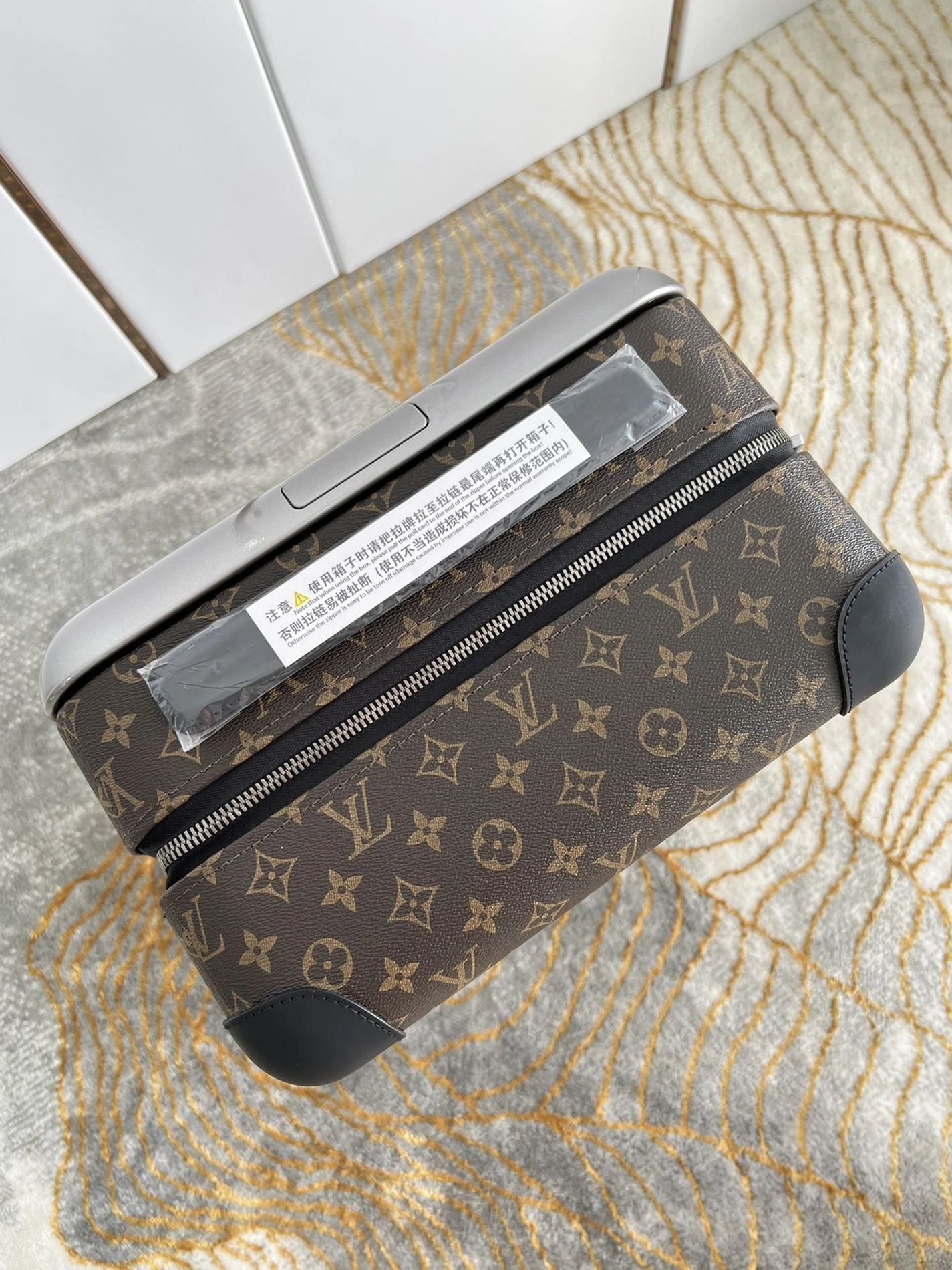 Louis Vuitton Luggage Comfortable 9149 - Image 6