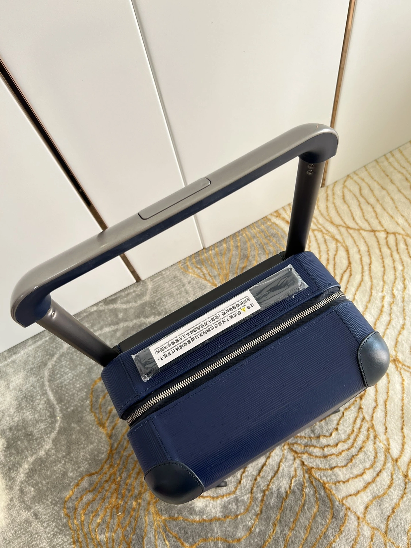 Louis Vuitton Luggage Unique 6069 - Image 6