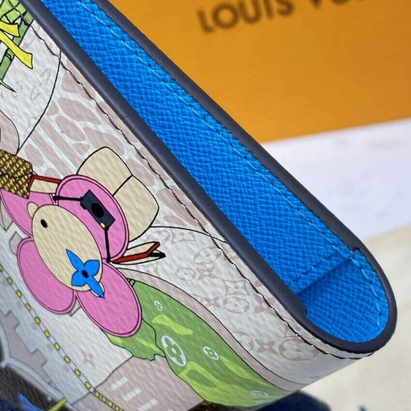 1 flat po Louis Vuitton Monogram Canvas Passport Cover - Image 6