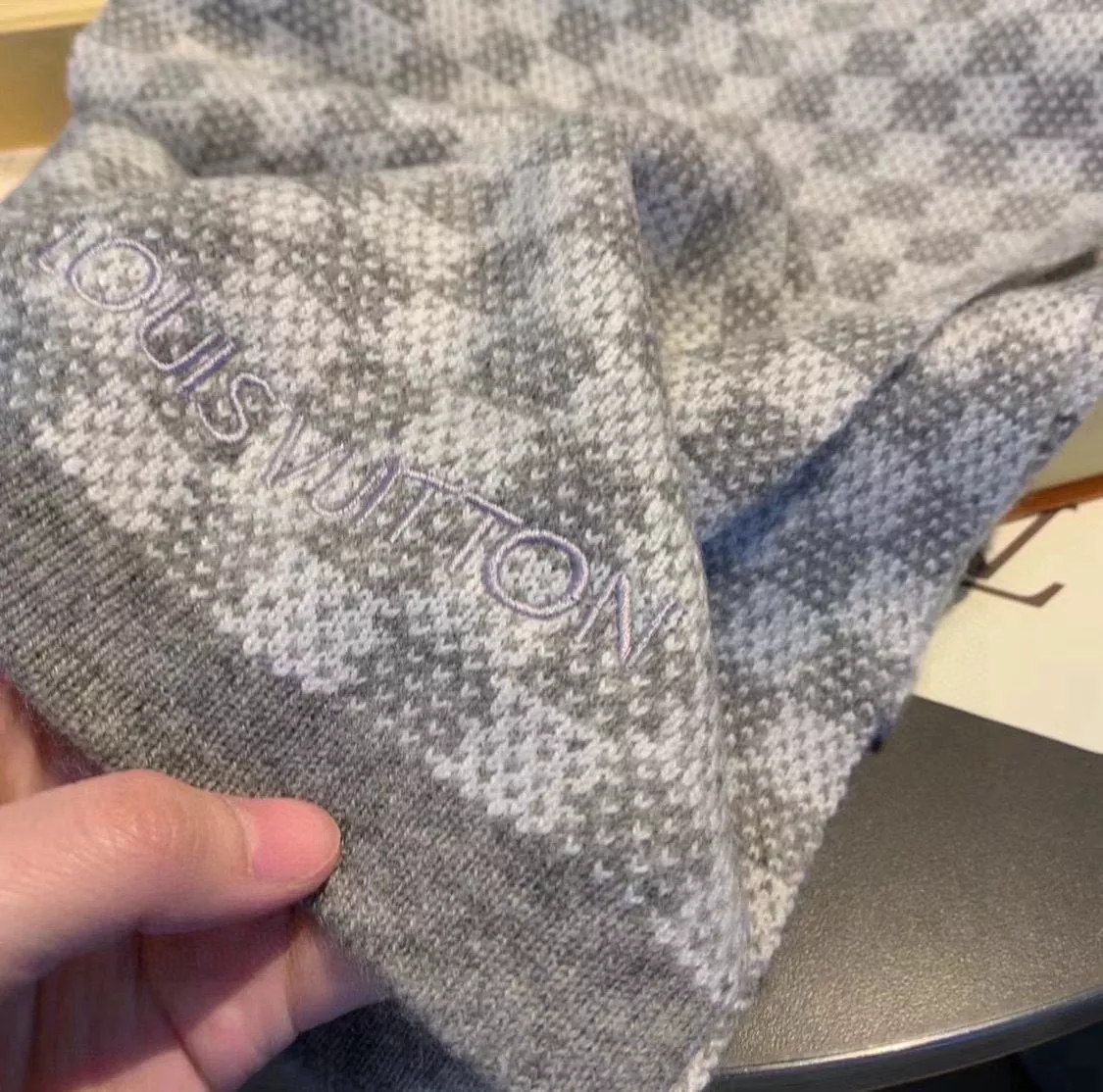 Louis Vuitton Scarf For Unisex Lightweight 1772 - Image 3