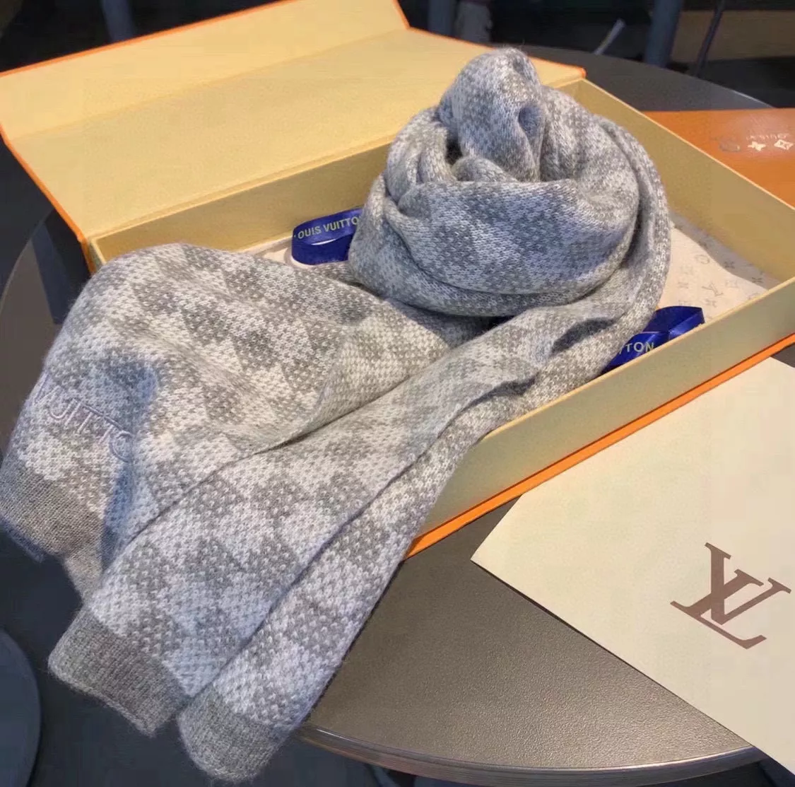 Louis Vuitton Scarf For Unisex Lightweight 1772 - Image 4