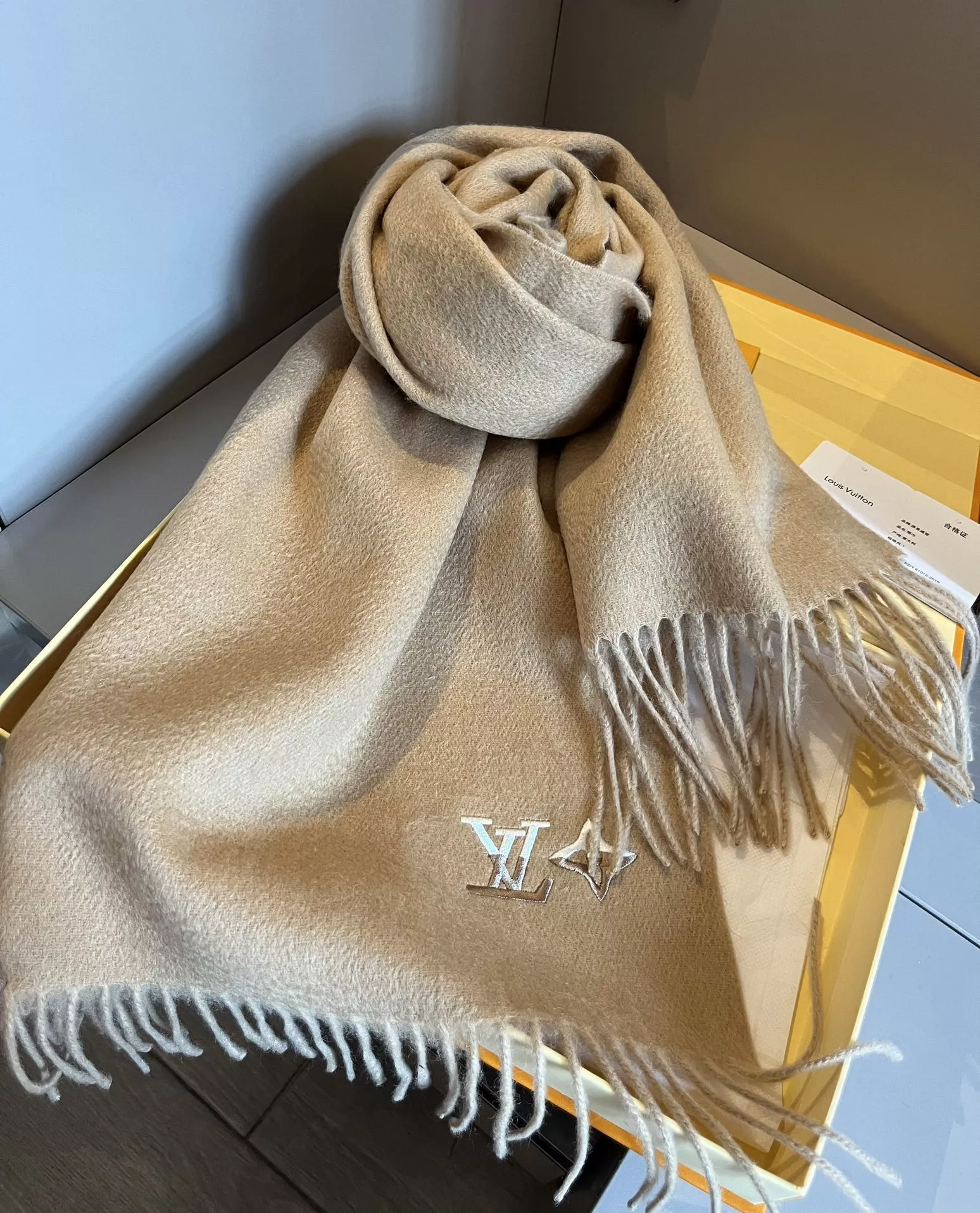Louis Vuitton Scarf For Unisex Resilient 4491 - Image 3