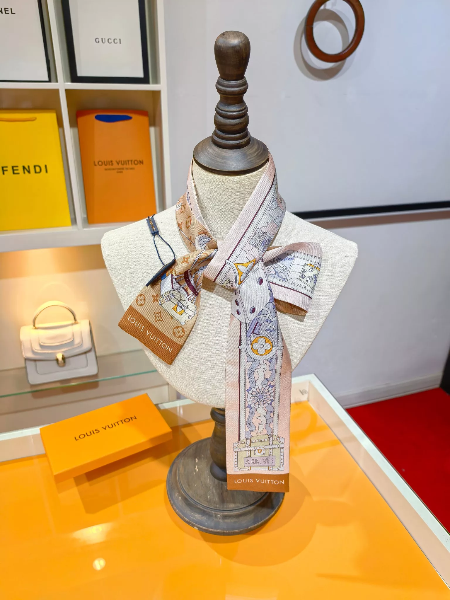 Louis Vuitton Silk Scarf Sophisticated 6102