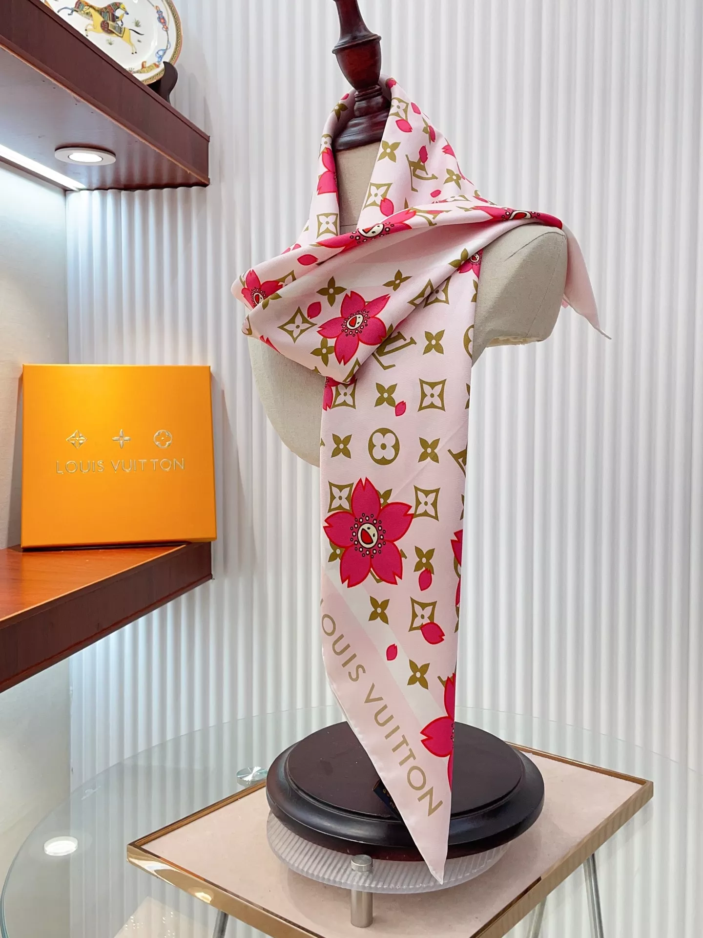 Louis Vuitton Silk Squares Efficient 4165 - Image 5