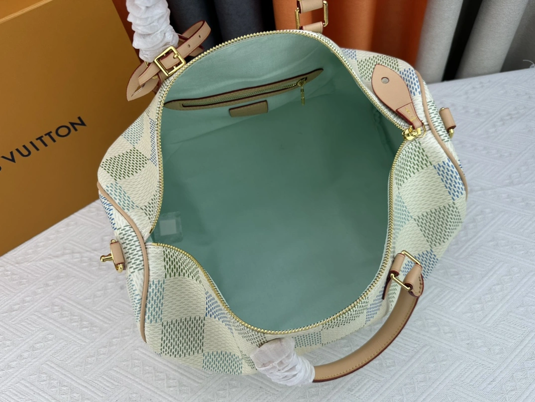 Louis Vuitton Travel Bags For Women ModernLook 7176 - Image 8