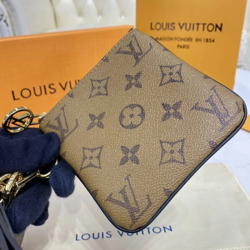 Cowhidele Louis Vuitton Trio Pouch - Image 10