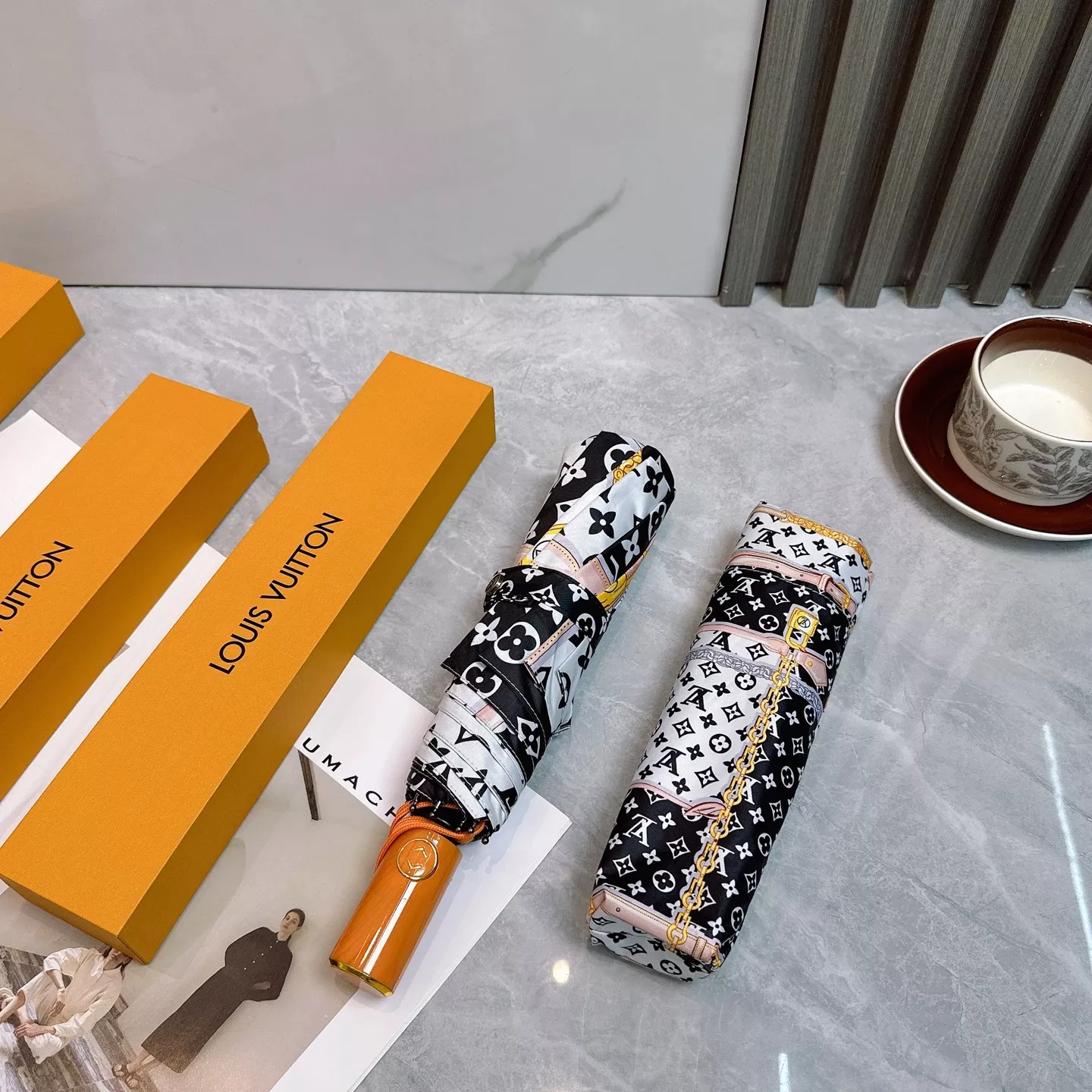 Louis Vuitton Umbrellas ModernLook 4802