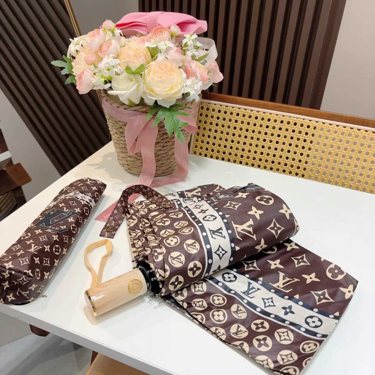 Louis Vuitton Umbrellas Stylish 9046 - Image 3