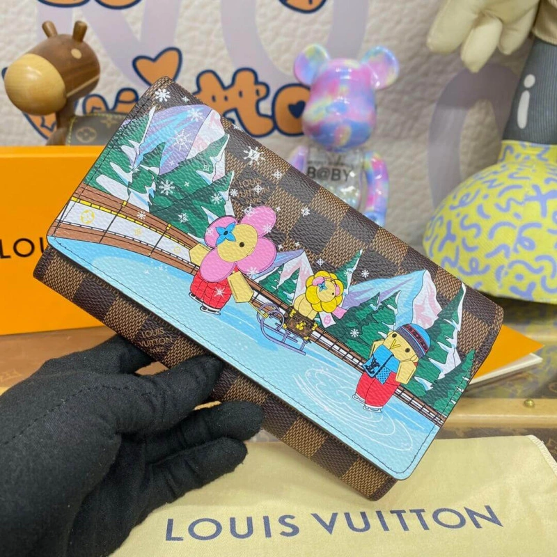 Outside f Louis Vuitton Vivienne Sailing Damier Ebene Sarah Wallet Pink - Image 4