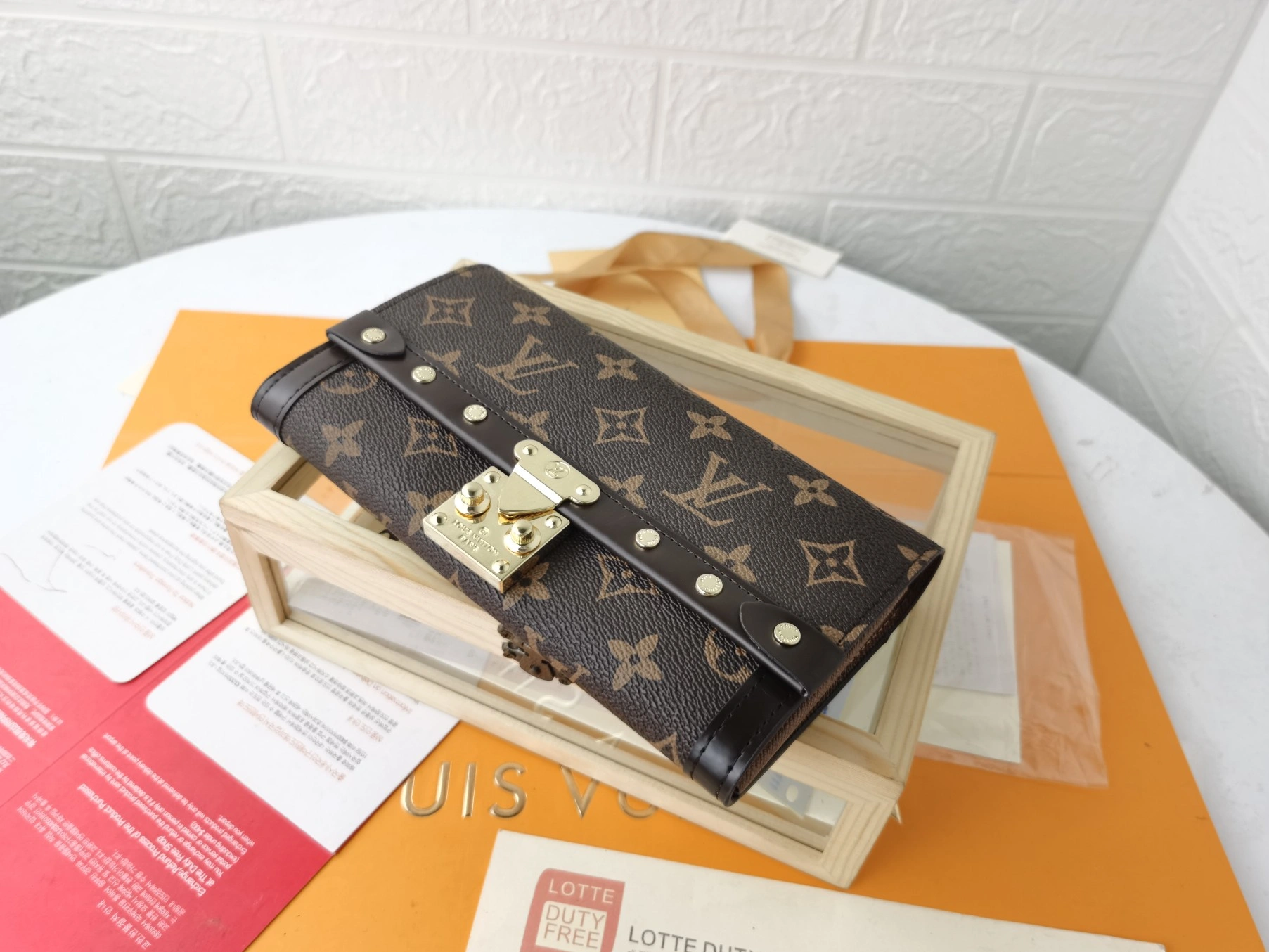 Minimalist 5685 Louis Vuitton LV Card Case For Women - Image 3