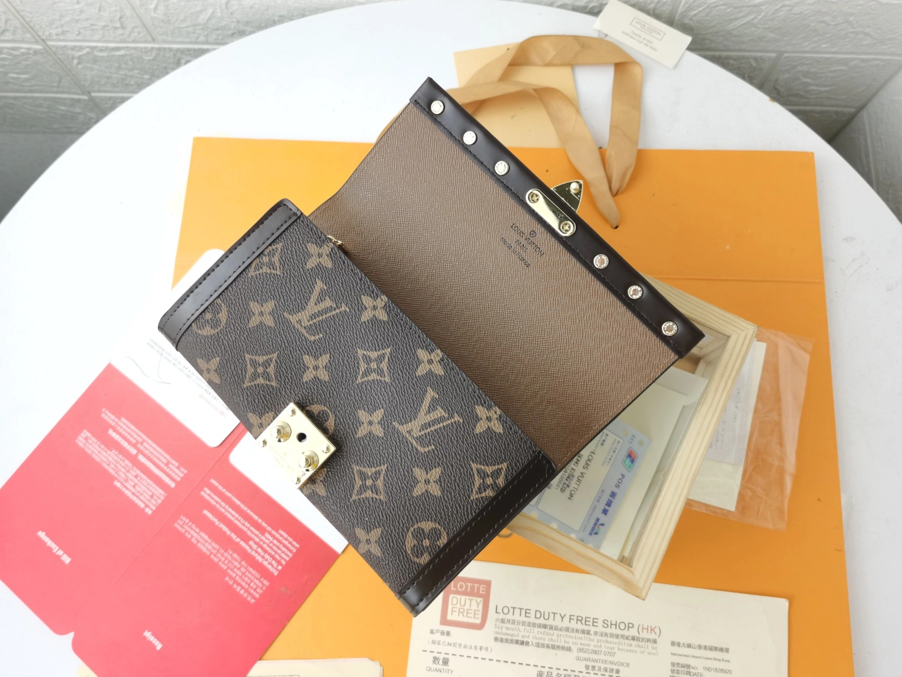 Minimalist 5685 Louis Vuitton LV Card Case For Women - Image 7