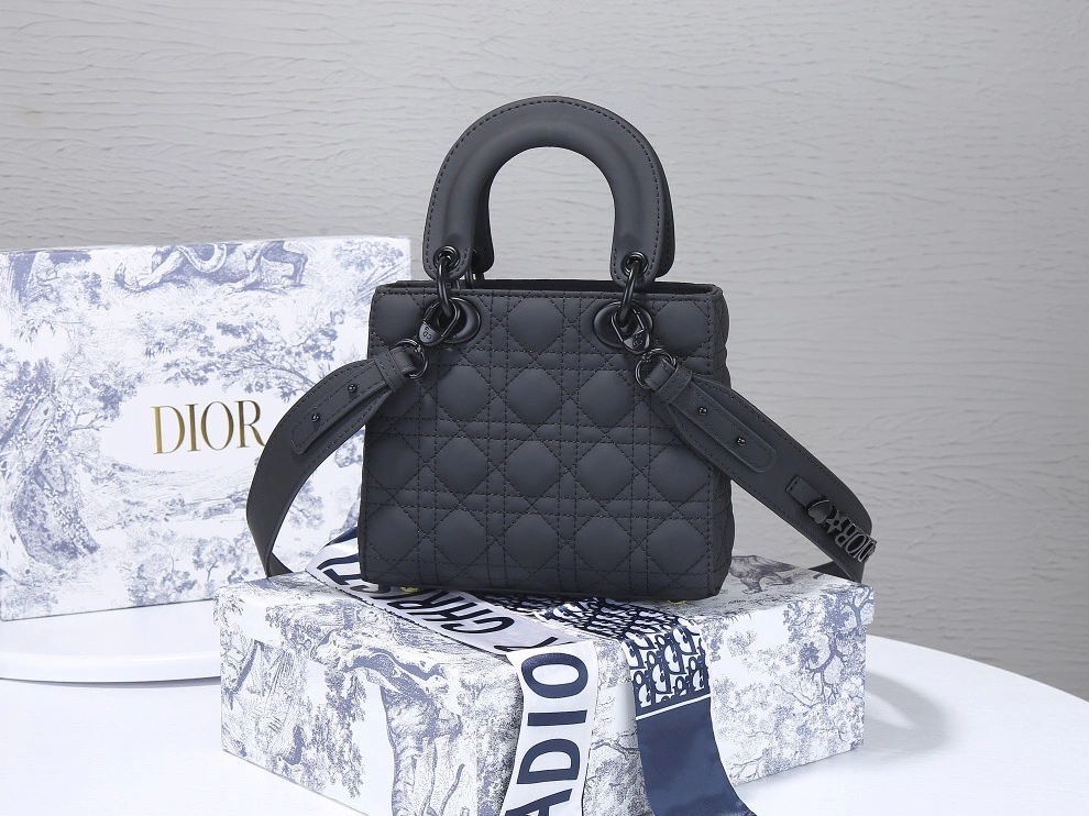 Minimalist 5946 Christian Dior AAA Quality Messenger Bags For Women - Image 3