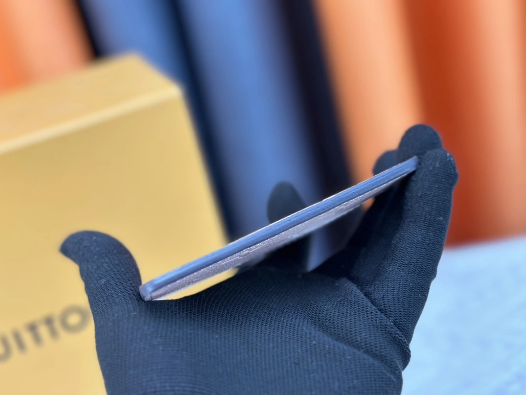 Modern 484 Louis Vuitton LV Card Case For Women - Image 3