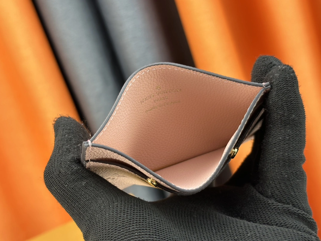Modern 484 Louis Vuitton LV Card Case For Women - Image 6