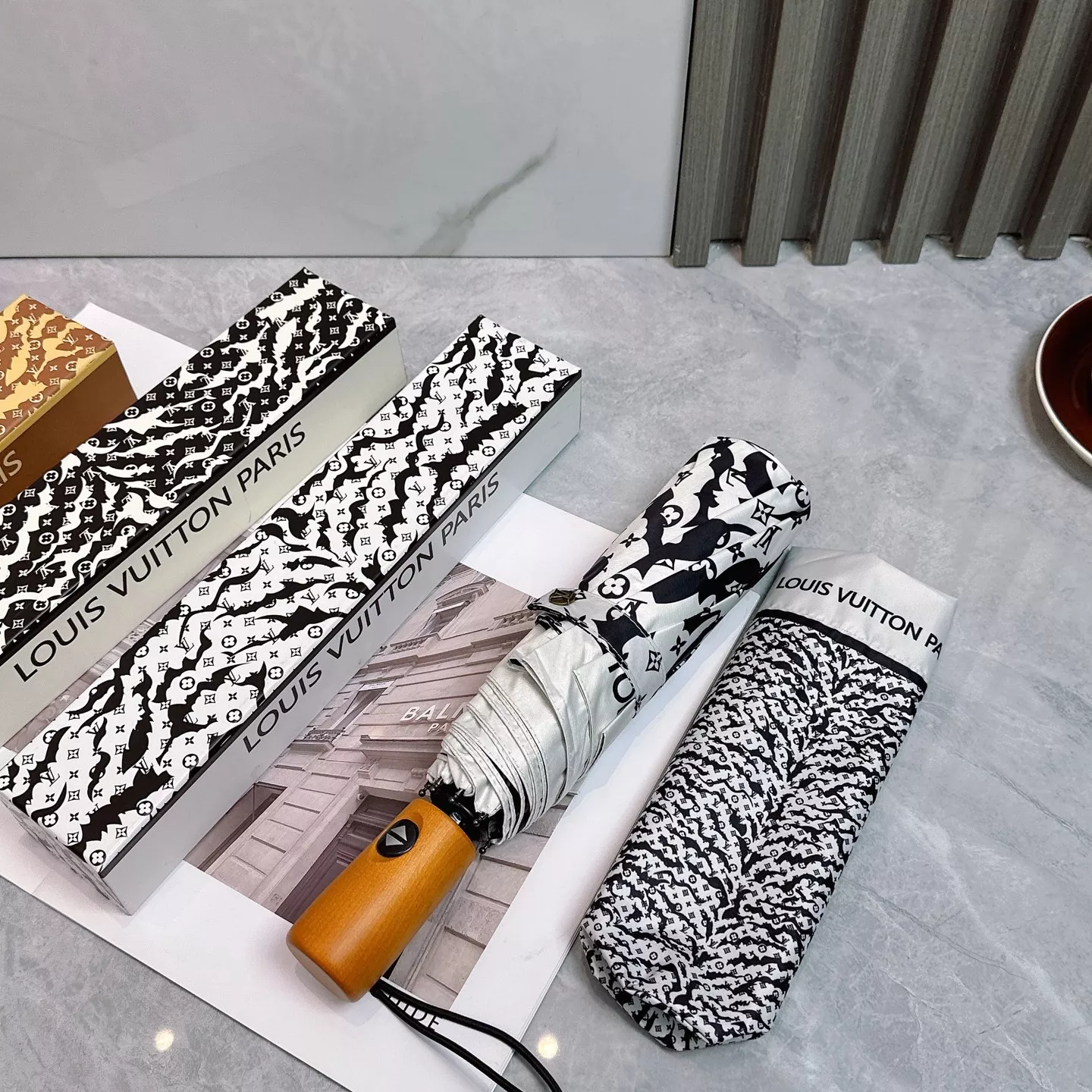 Modern 5838 Louis Vuitton Umbrellas - Image 6