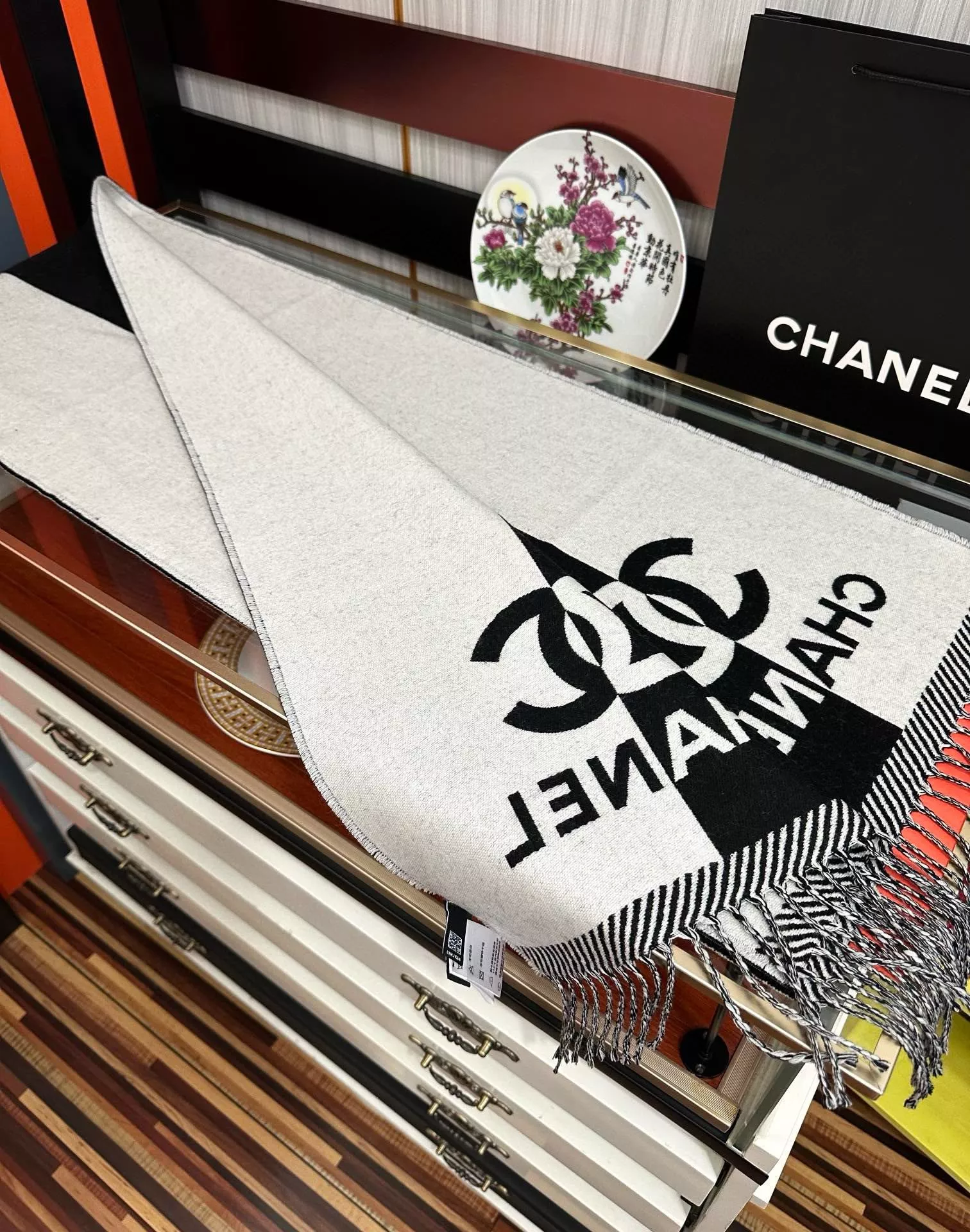 ModernLook 2976 Chanel Scarves For Women - Image 5