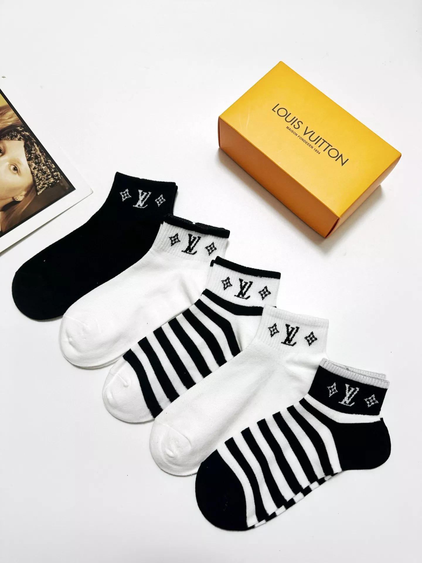 ModernLook 8290 Louis Vuitton LV Socks - Image 3
