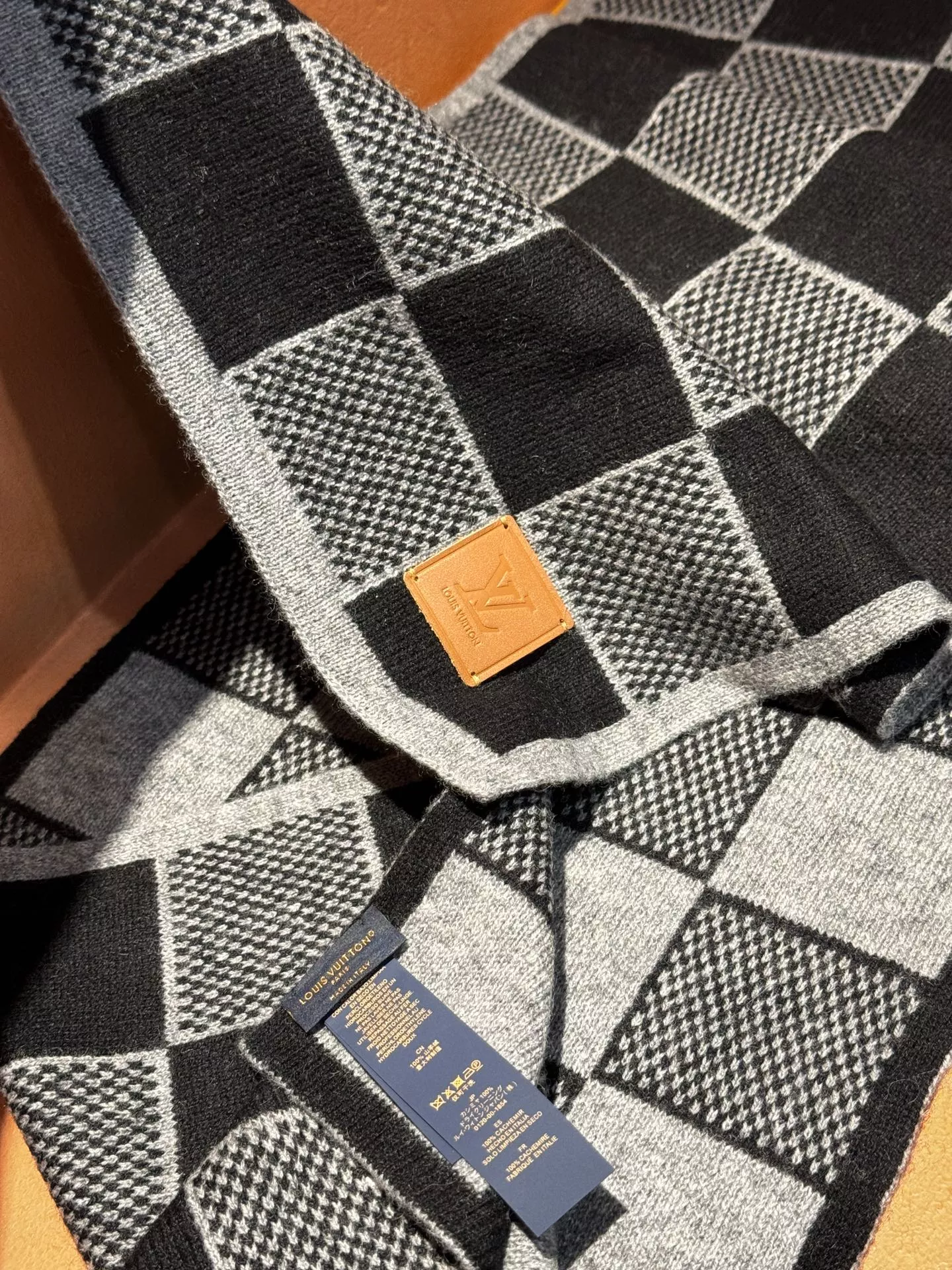 NewStyle 9595 Louis Vuitton Scarf For Unisex - Image 3