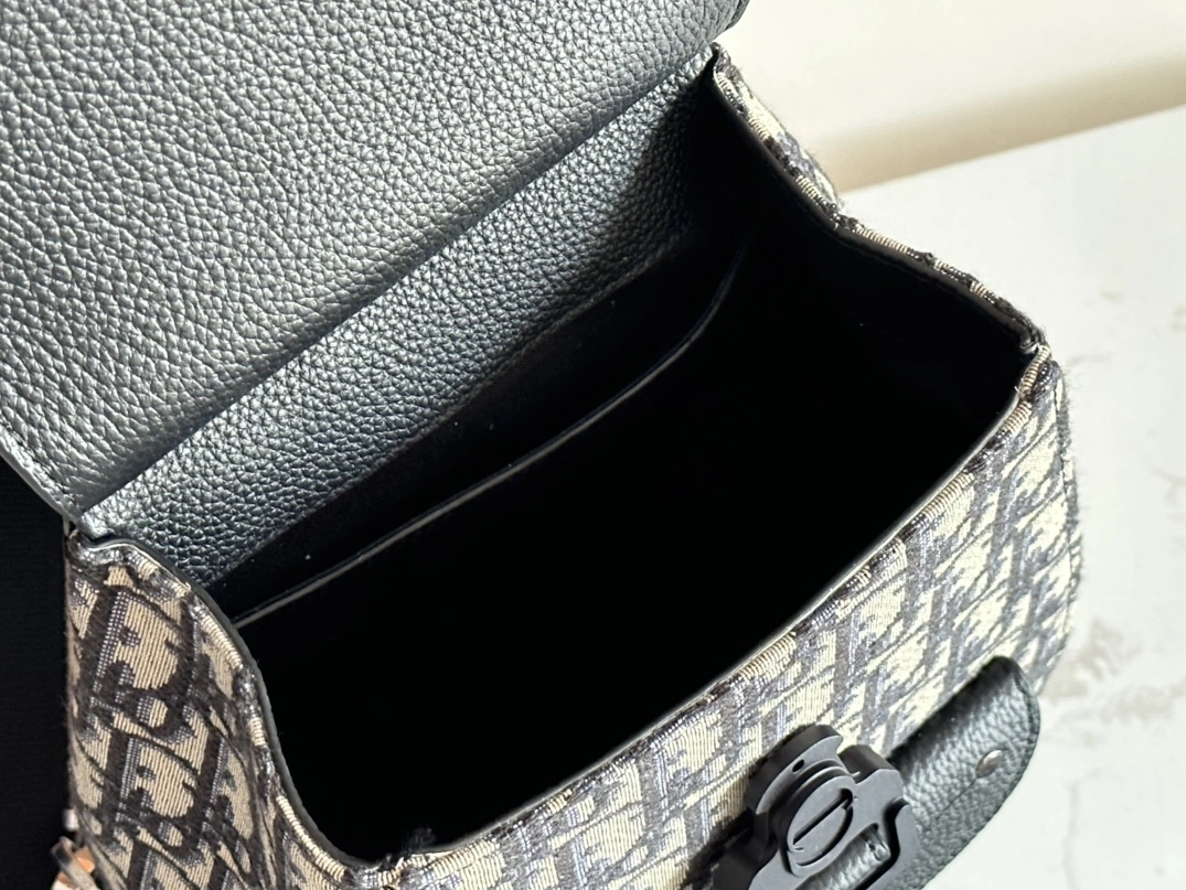 Practical 7671 Christian Dior AAA Man Messenger Bags - Image 8