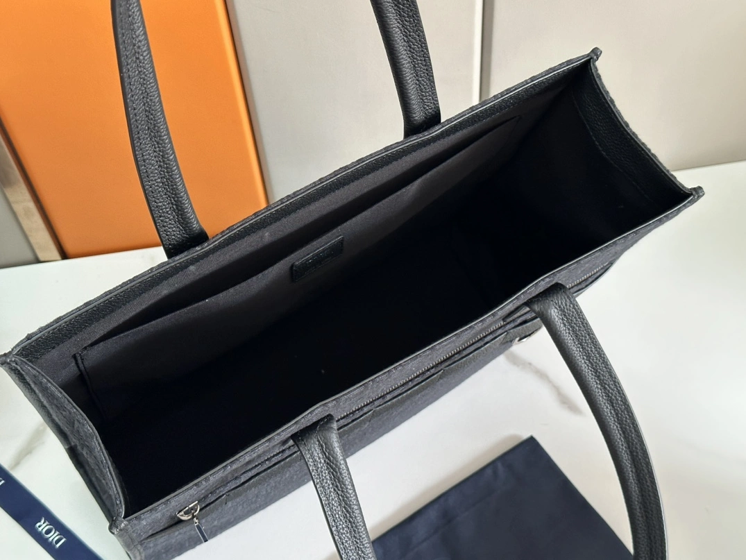 Practical 7830 Christian Dior AAA Man Handbags - Image 7