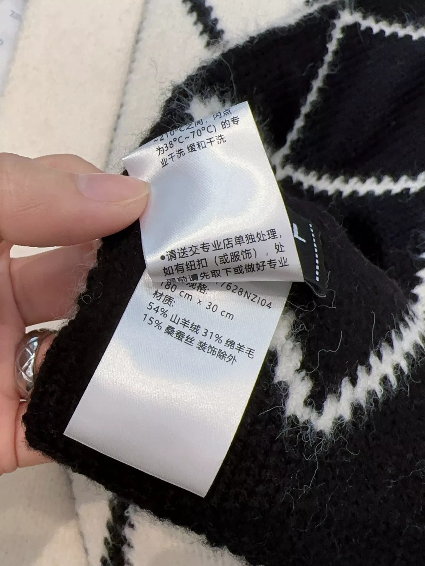 Reliable 2848 Chanel Scarves For Women - Image 3