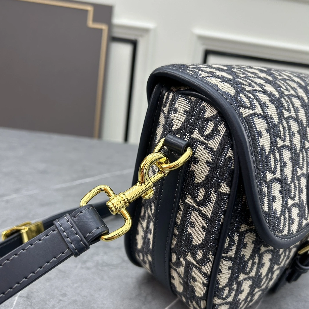 Reliable 5830 Christian Dior AAA Quality Messenger Bags For Women - Image 6