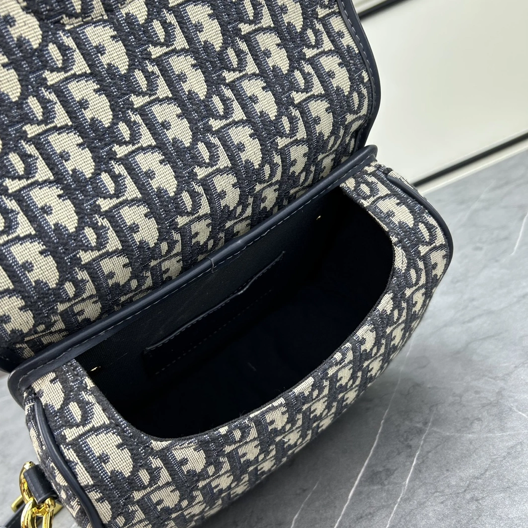 Reliable 5830 Christian Dior AAA Quality Messenger Bags For Women - Image 7