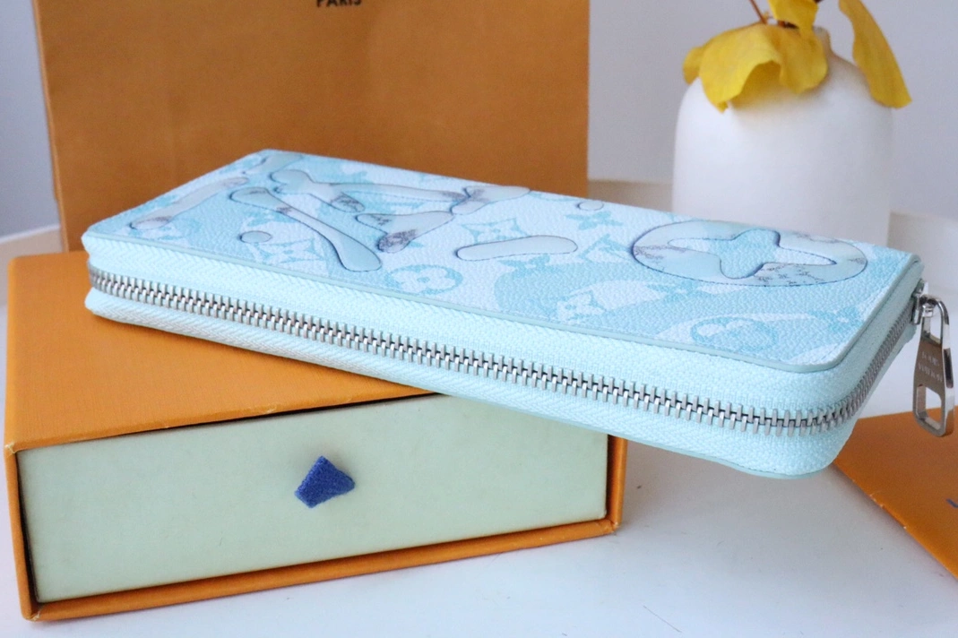 Reliable 8662 Louis Vuitton AAA Quality Card Case - Image 3