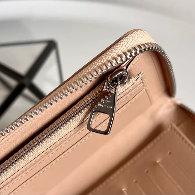 Reliable 9213 Louis Vuitton AAA Quality Card Case - Image 7