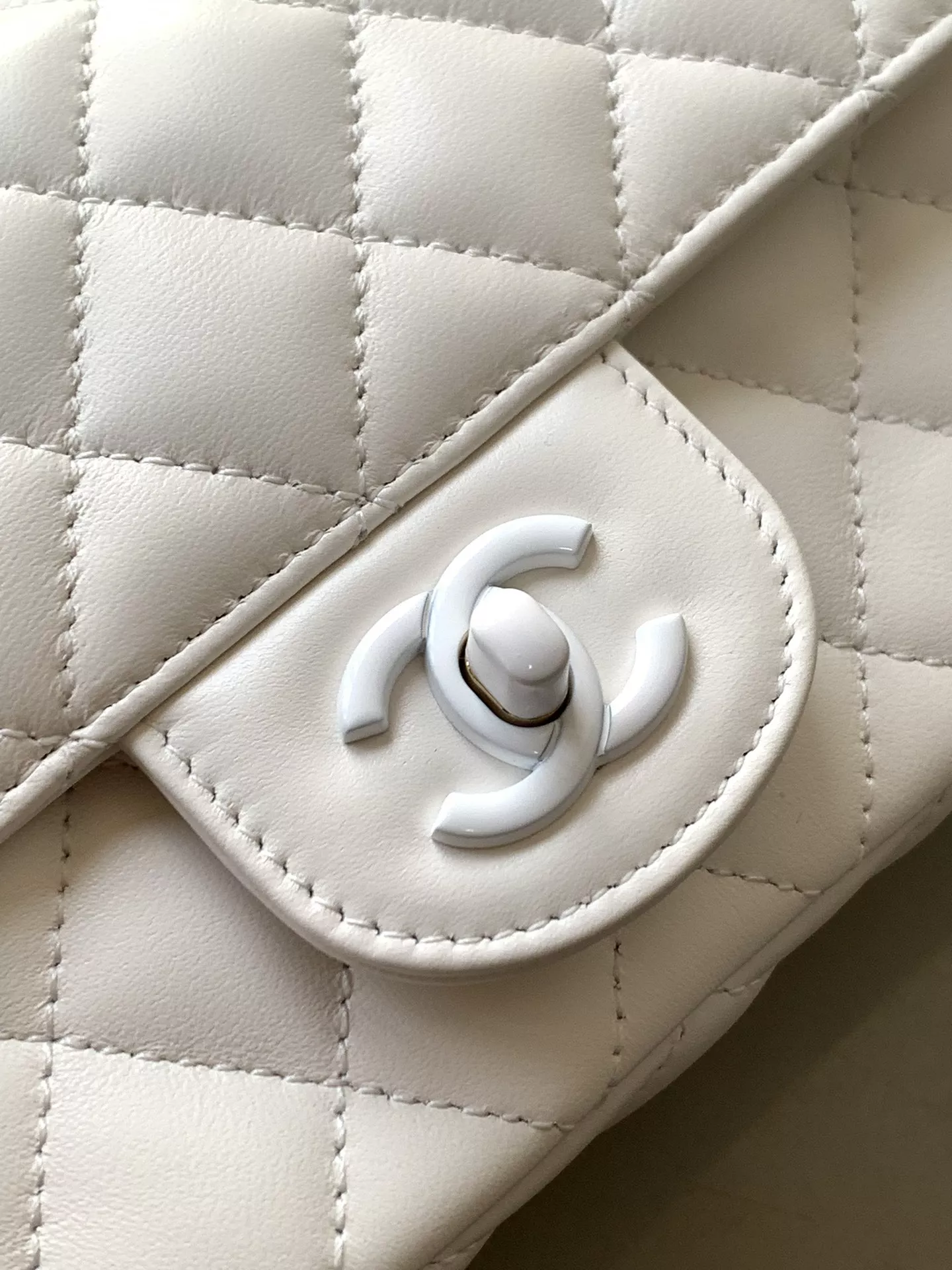 Resilient 5693 Chanel AAA Quality Messenger Bags For Women - Image 6