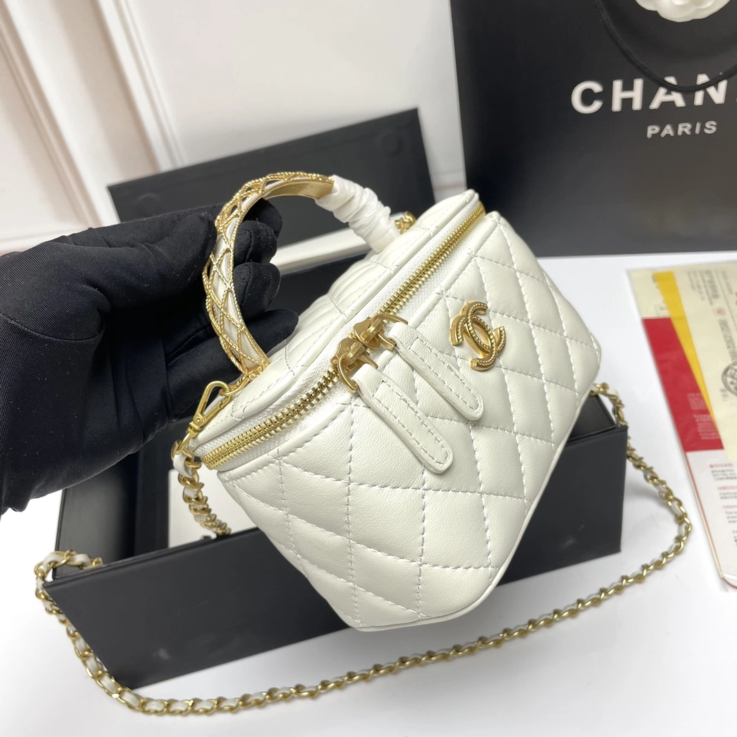 Resilient 675 Chanel AAA Quality Messenger Bags For Women